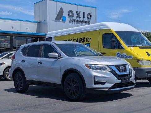 Used 2019 Nissan Rogue S FWD image 1