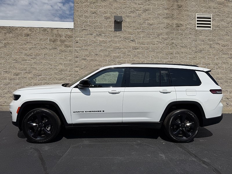 Used 2024 Jeep Grand Cherokee L Altitude AWD/4WD image 5