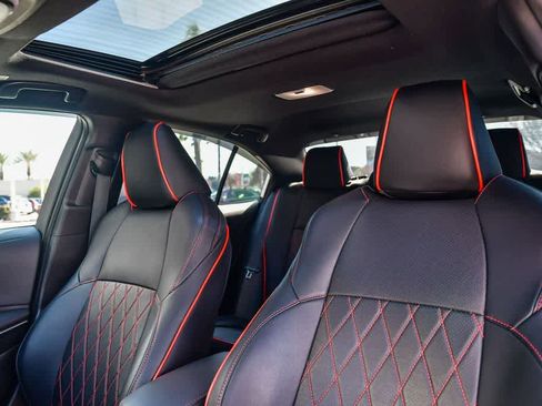 Used 2023 Toyota Corolla SE w/ SE Premium Package image 17