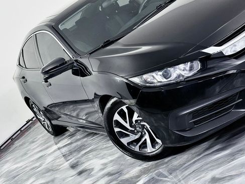 Used 2018 Honda Civic EX image 4