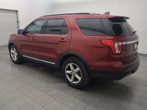 Used 2019 Ford Explorer XLT image 3