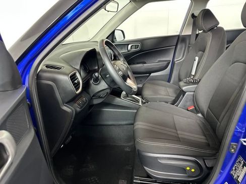 Used 2024 Hyundai Venue SEL image 11