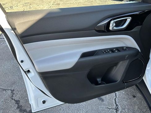 Used 2024 Jeep Compass Limited image 16