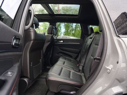 Used 2021 Jeep Grand Cherokee Trailhawk w/ Trailhawk Luxury Group AWD/4WD image 18