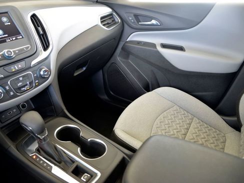 Used 2024 Chevrolet Equinox LS w/ LS Convenience Package image 27