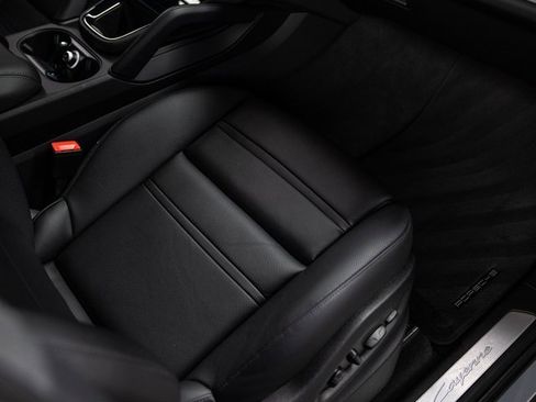 Certified 2025 Porsche Cayenne Coupe image 38