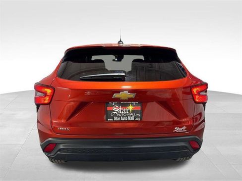Used 2024 Chevrolet Trax LS w/ LS Convenience Package image 6
