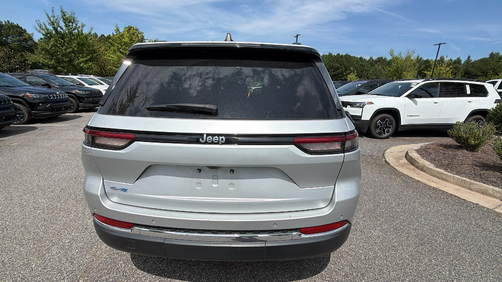 Used 2024 Jeep Grand Cherokee Limited 4xe AWD/4WD image 9
