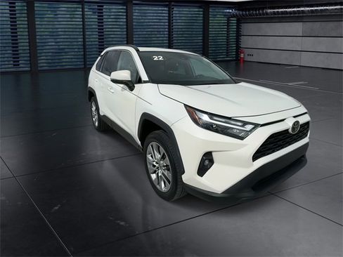 Used 2022 Toyota RAV4 XLE Premium image 2
