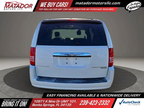 Used 2009 Chrysler Town & Country Touring FWD image 6