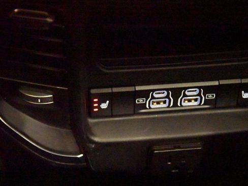 Used 2025 RAM 1500 Laramie AWD/4WD image 36