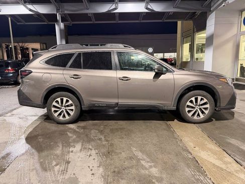 Used 2022 Subaru Outback Premium image 8