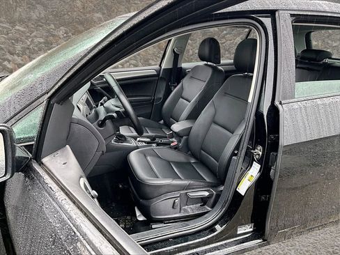 Used 2017 Volkswagen Golf SE image 23