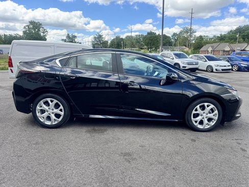 Used 2018 Chevrolet Volt Premier w/ Driver Confidence Package FWD image 5