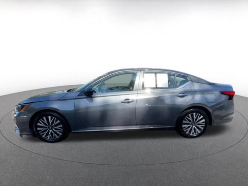 Used 2025 Nissan Altima 2.5 SV FWD image 9