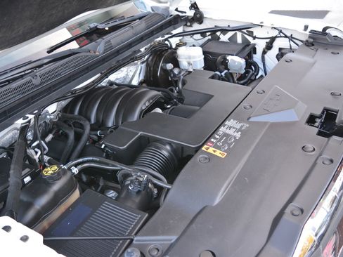 Used 2018 Chevrolet Silverado 1500 LT image 30