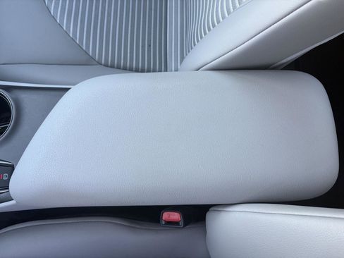 Used 2024 Toyota Camry SE image 13