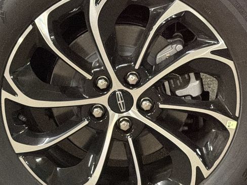 New 2026 Lincoln Nautilus Premier AWD/4WD image 5