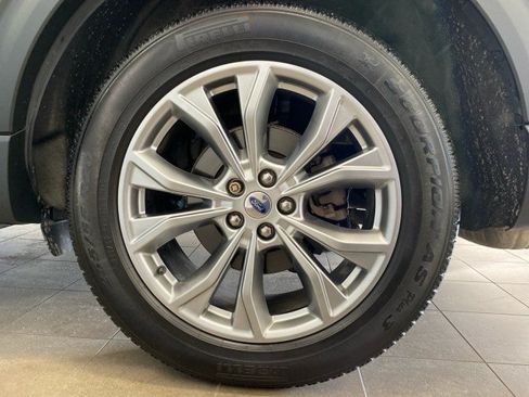 Used 2021 Ford Explorer XLT w/ Equipment Group 202A AWD/4WD image 27