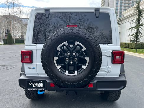 Used 2025 Jeep Wrangler Unlimited Rubicon 4xe w/ Convenience Group AWD/4WD image 8