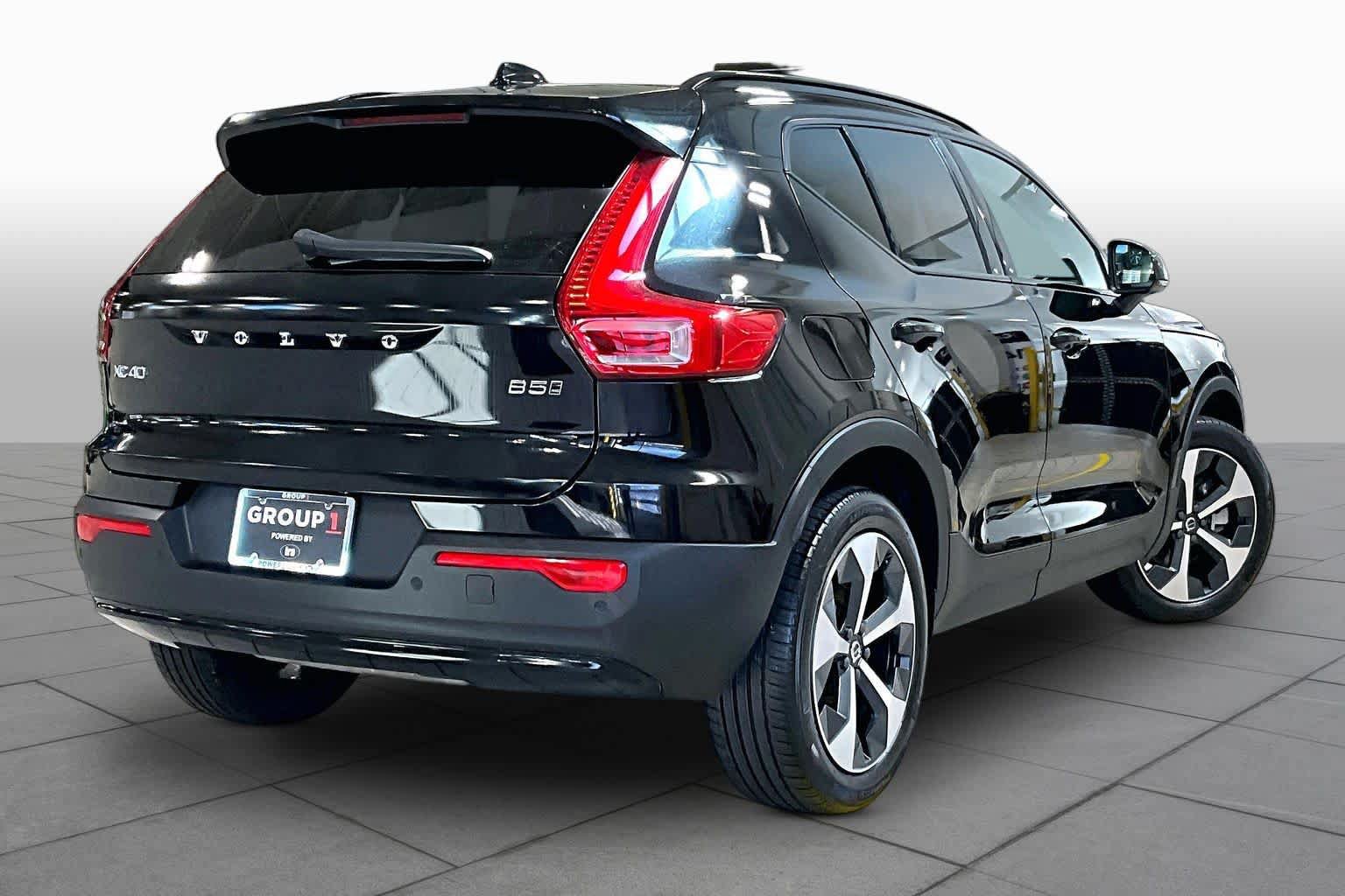 Certified 2024 Volvo XC40 B5 Plus w/ Climate Package AWD/4WD image 13