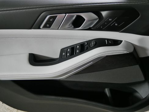 Used 2025 BMW X5 M60i AWD/4WD image 19