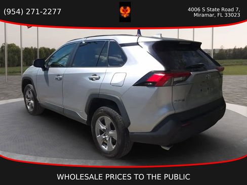Used 2022 Toyota RAV4 XLE w/ Convenience Package image 4