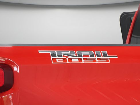 Used 2022 Chevrolet Silverado 1500 Custom Trail Boss w/ Safety Confidence Package AWD/4WD image 32