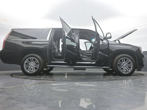 Used 2018 Cadillac Escalade ESV 4WD image 61