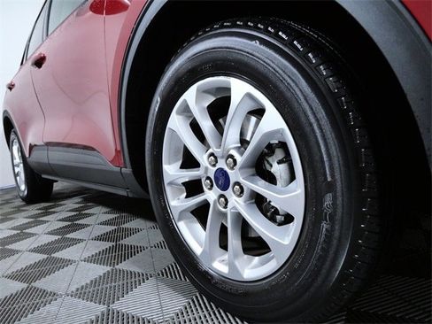 Certified 2022 Ford Escape SE w/ Cold Weather Package image 2