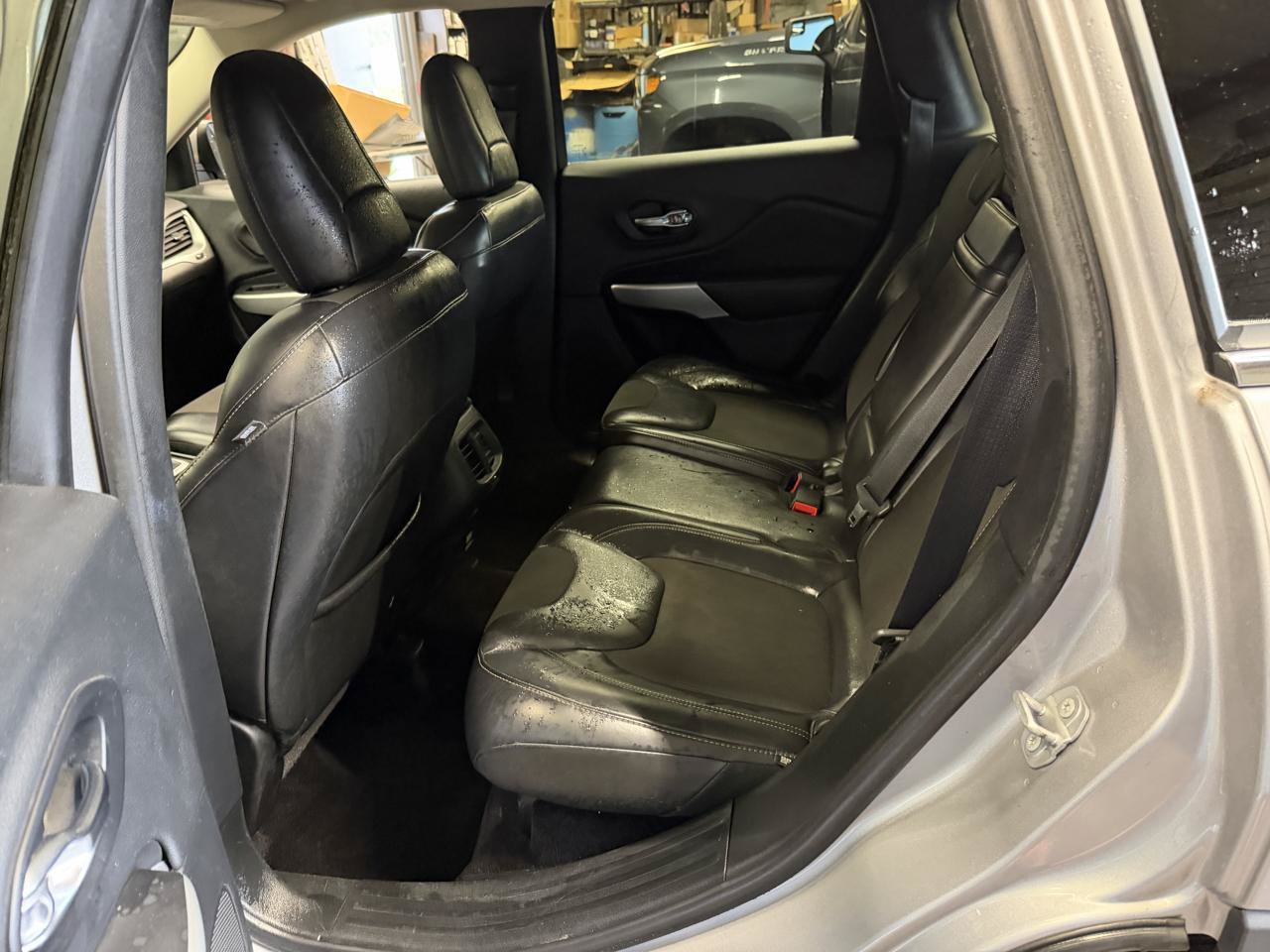 Used 2018 Jeep Cherokee Latitude Plus w/ Comfort/Convenience Group AWD/4WD image 10