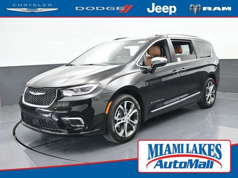 New 2026 Chrysler Pacifica Pinnacle image 1