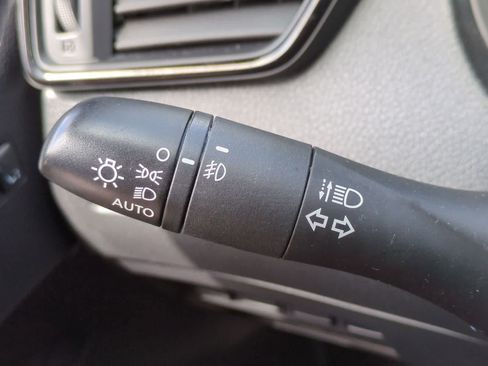 Used 2019 Nissan Rogue S AWD/4WD image 28