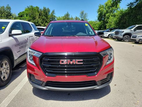 Used 2023 GMC Terrain SLE w/ Driver Convenience Package FWD image 2