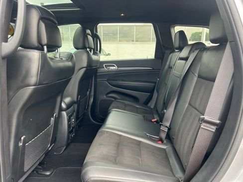 Used 2019 Jeep Grand Cherokee Altitude AWD/4WD image 17