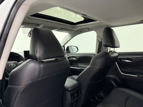 Used 2023 Toyota RAV4 XLE Premium image 30