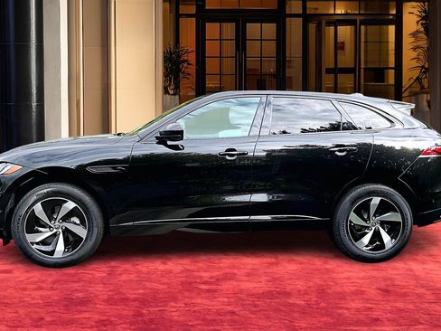 New 2025 Jaguar F-PACE R-Dynamic S image 3