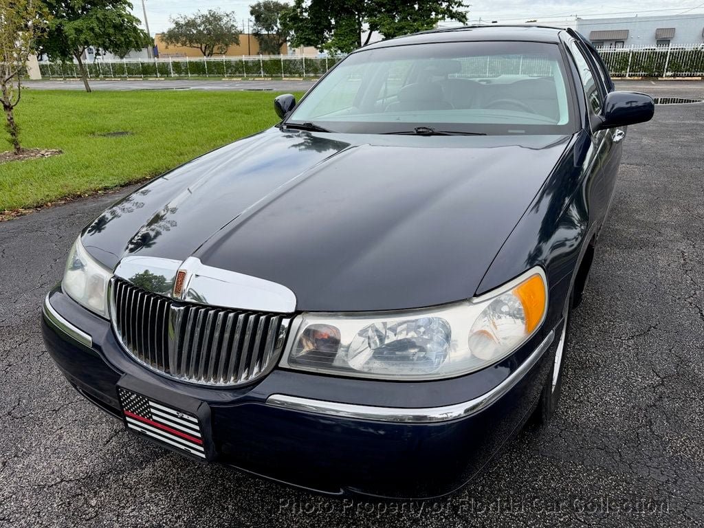 Used 1999 Lincoln Town Car Signature RWD image 16