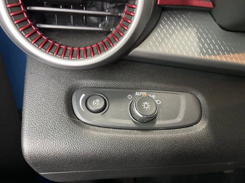 Used 2024 Chevrolet Trax RS w/ Sunroof Package image 14