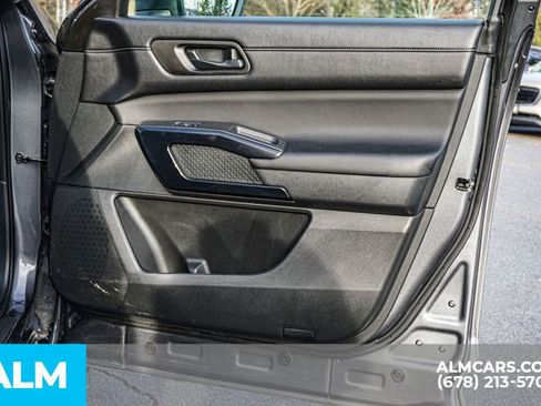 Used 2025 Nissan Pathfinder SV image 52