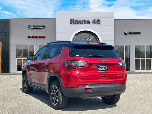 Used 2025 Jeep Compass Trailhawk w/ Trailhawk Elite Group AWD/4WD image 4