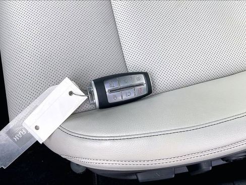 Used 2023 Genesis G70 2.0T image 11