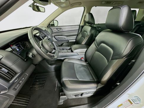 Used 2023 Nissan Pathfinder SL w/ SL Premium Package AWD/4WD image 13