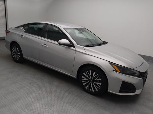 Used 2023 Nissan Altima 2.5 SV AWD/4WD image 11