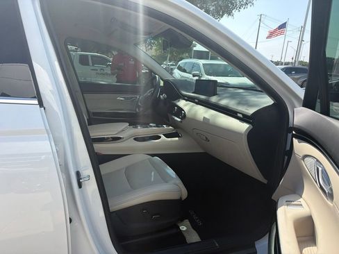 Used 2025 Genesis GV70 2.5T AWD/4WD image 11