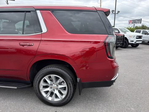 Used 2025 Chevrolet Tahoe Premier AWD/4WD image 9