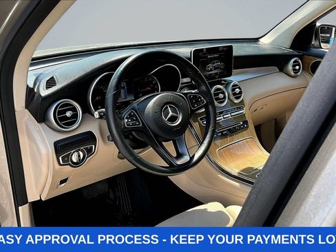 Used 2019 Mercedes-Benz GLC 300 4MATIC w/ Premium Package image 21