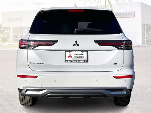 New 2026 Mitsubishi Outlander SE image 4