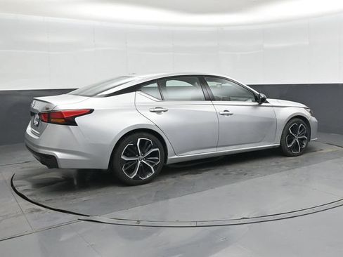 Used 2023 Nissan Altima 2.5 SR FWD image 3