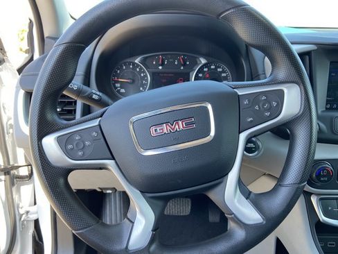 Used 2024 GMC Terrain SLE w/ Driver Convenience Package FWD image 36